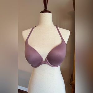 Victoria’s Secret bra, size 34DD, light purple color